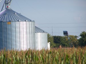 silo-bins-grain-storage-farm